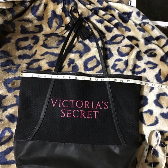 Victoria’s Secrets beach bag - Picture 3 of 5